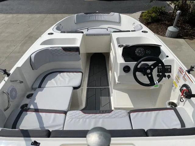 Slide: The Image of Bayliner Element M17 2023 - 14