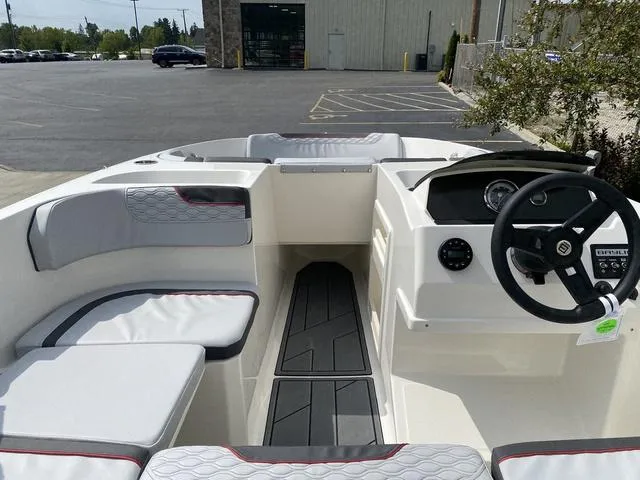 Slide: The Image of Bayliner Element M17 2023 - 15