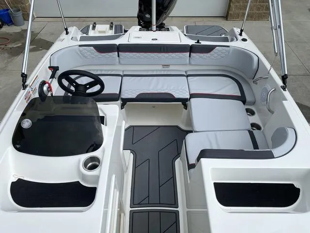 Slide: The Image of Bayliner Element M17 2023 - 17