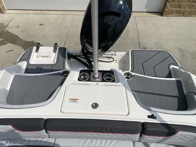 Slide: The Image of Bayliner Element M17 2023 - 19