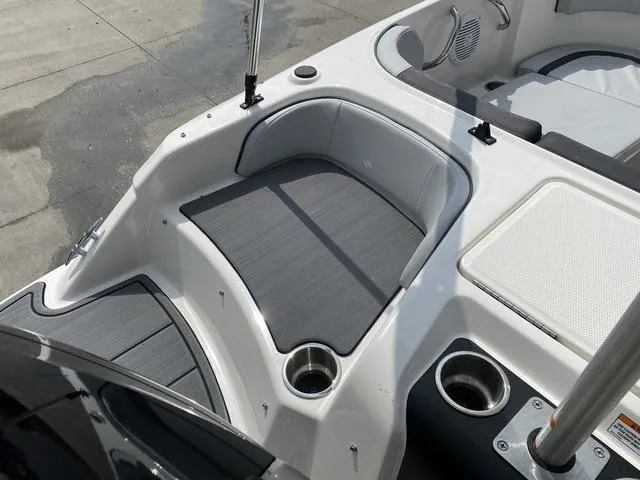 Slide: The Image of Bayliner Element M17 2023 - 21