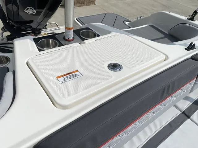 Slide: The Image of Bayliner Element M17 2023 - 22