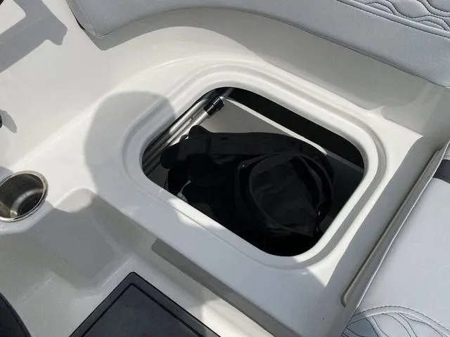 Slide: The Image of Bayliner Element M17 2023 - 27