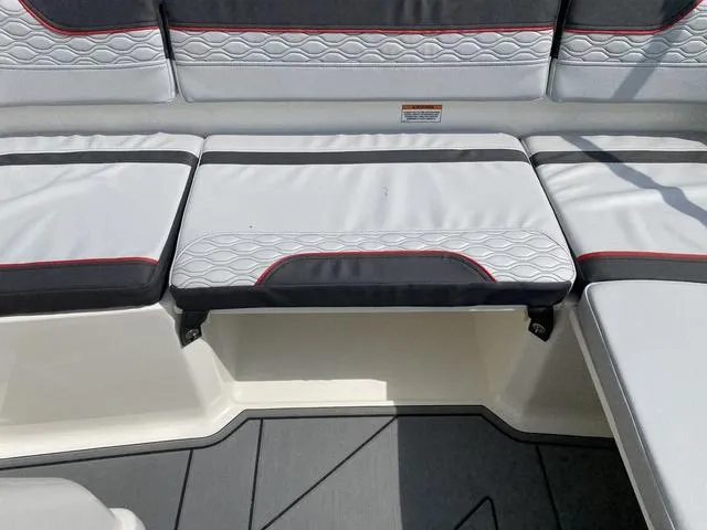 Slide: The Image of Bayliner Element M17 2023 - 28