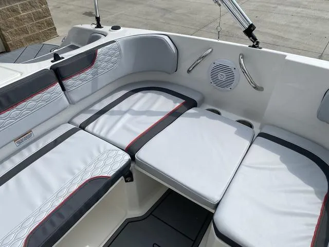 Slide: The Image of Bayliner Element M17 2023 - 30