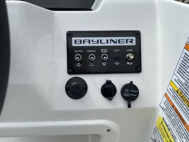 Slide: The Image of Bayliner Element M17 2023 - 37