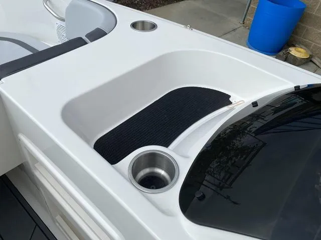 Slide: The Image of Bayliner Element M17 2023 - 39