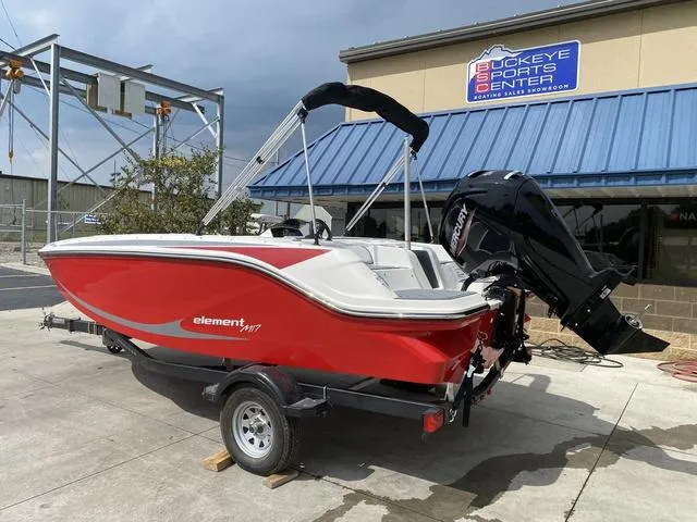 Slide: The Image of Bayliner Element M17 2023 - 4