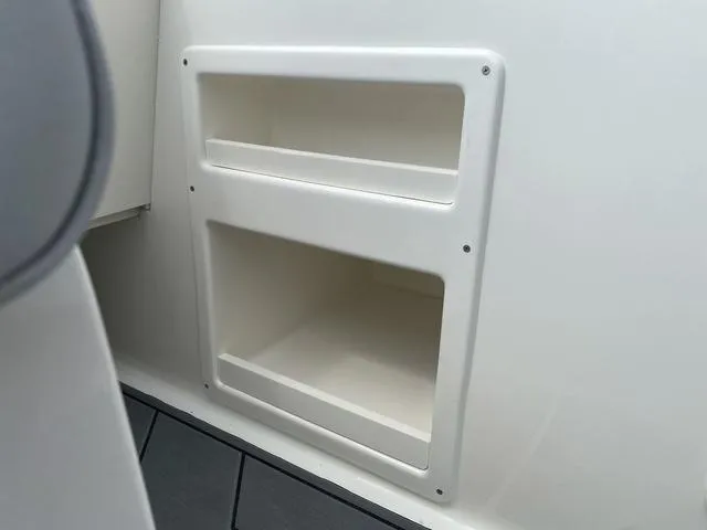 Slide: The Image of Bayliner Element M17 2023 - 41