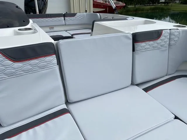 Slide: The Image of Bayliner Element M17 2023 - 42