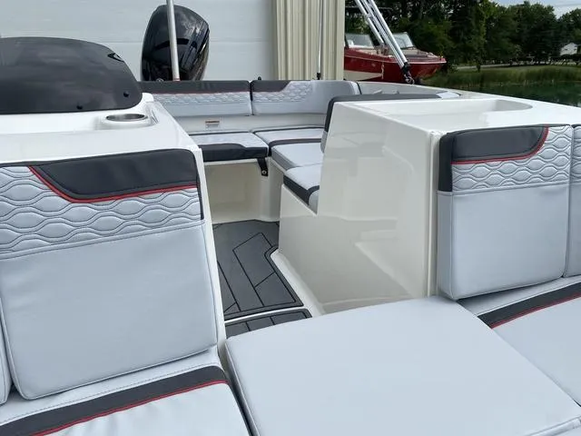 Slide: The Image of Bayliner Element M17 2023 - 43