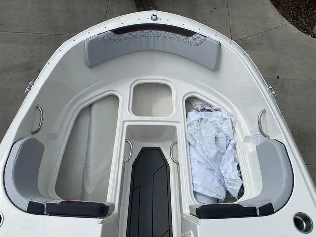 Slide: The Image of Bayliner Element M17 2023 - 46