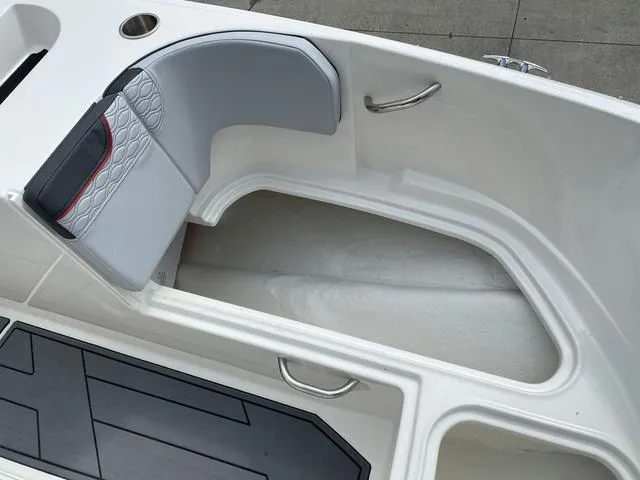 Slide: The Image of Bayliner Element M17 2023 - 47