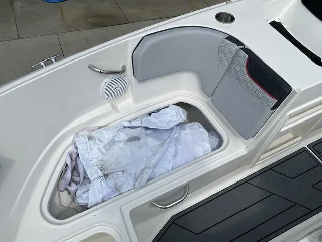 Slide: The Image of Bayliner Element M17 2023 - 48