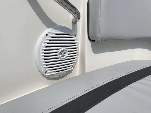 Slide: The Image of Bayliner Element M17 2023 - 50