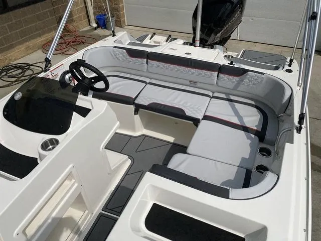 Slide: The Image of Bayliner Element M17 2023 - 51