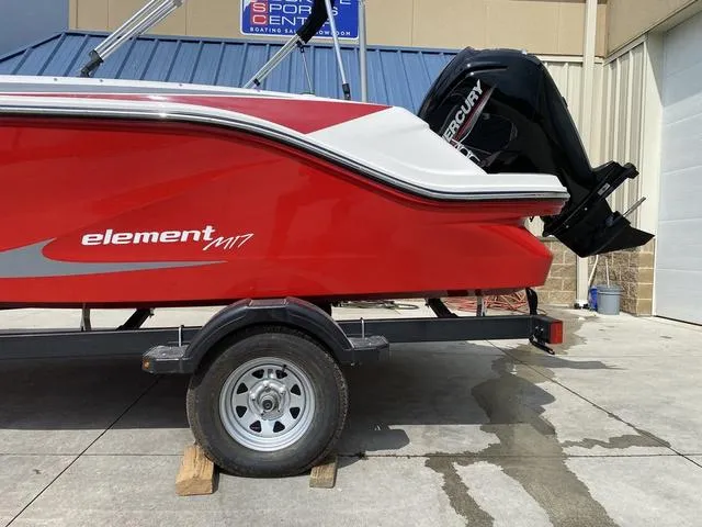 Slide: The Image of Bayliner Element M17 2023 - 54