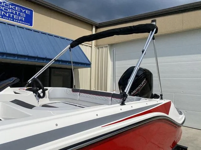 Slide: The Image of Bayliner Element M17 2023 - 7