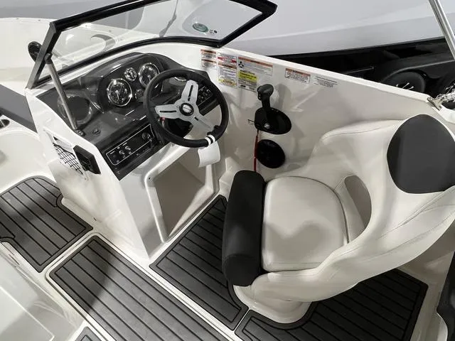 Slide: The Image of Bayliner VR4 BOWRIDER 2023 - 10