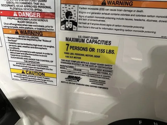 Slide: The Image of Bayliner VR4 BOWRIDER 2023 - 12