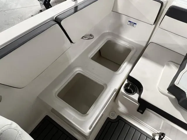 Slide: The Image of Bayliner VR4 BOWRIDER 2023 - 7