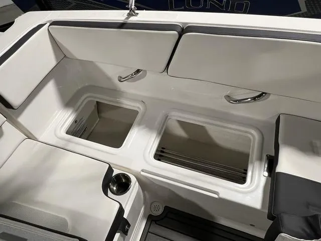 Slide: The Image of Bayliner VR4 BOWRIDER 2023 - 8