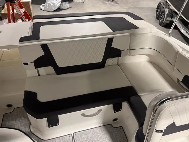 Slide: The Image of Bayliner VR5 Bowrider 2024 - 11