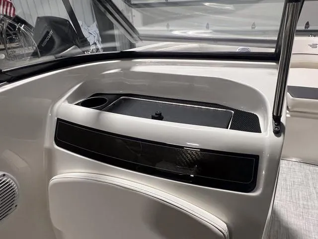 Slide: The Image of Bayliner VR5 Bowrider 2024 - 18