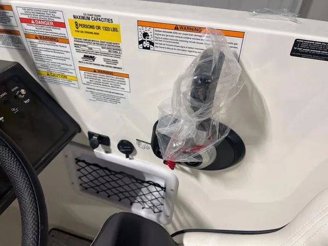 Slide: The Image of Bayliner VR5 Bowrider 2024 - 23