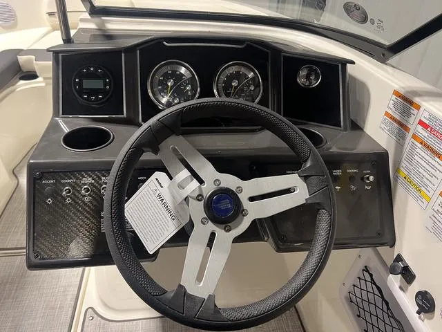 Slide: The Image of Bayliner VR5 Bowrider 2024 - 24