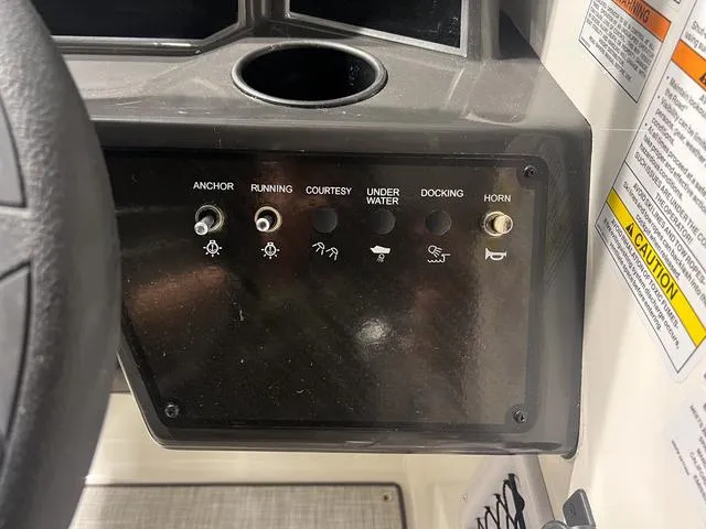 Slide: The Image of Bayliner VR5 Bowrider 2024 - 27