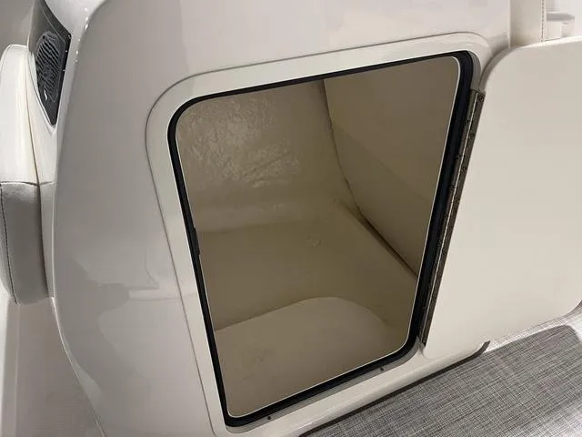 Slide: The Image of Bayliner VR5 Bowrider 2024 - 28