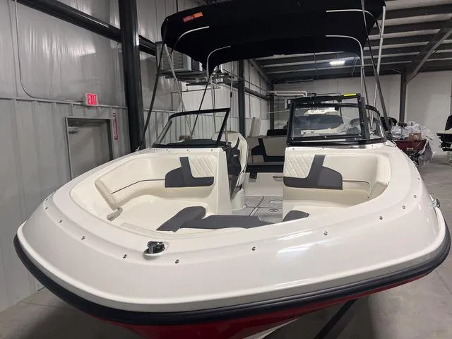 Slide: The Image of Bayliner VR5 Bowrider 2024 - 3