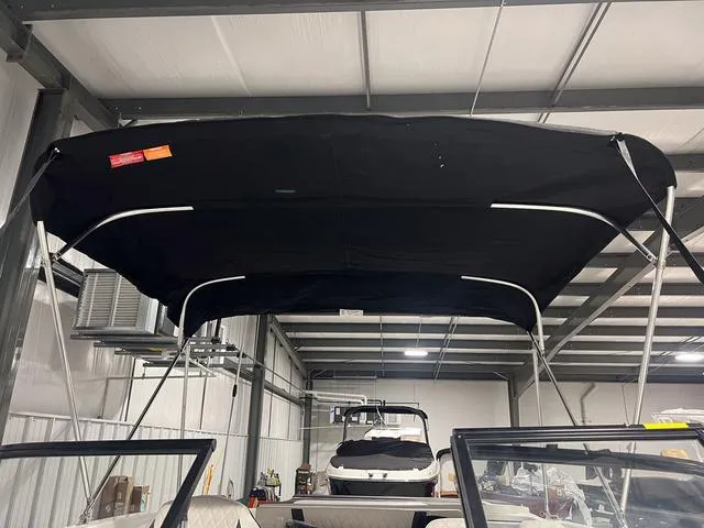 Slide: The Image of Bayliner VR5 Bowrider 2024 - 36