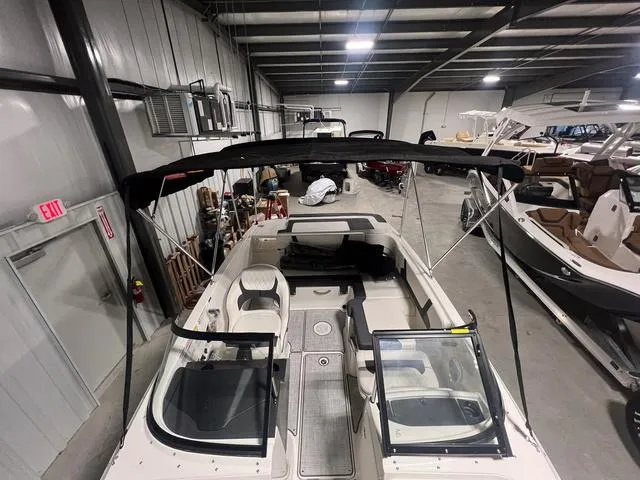 Slide: The Image of Bayliner VR5 Bowrider 2024 - 37