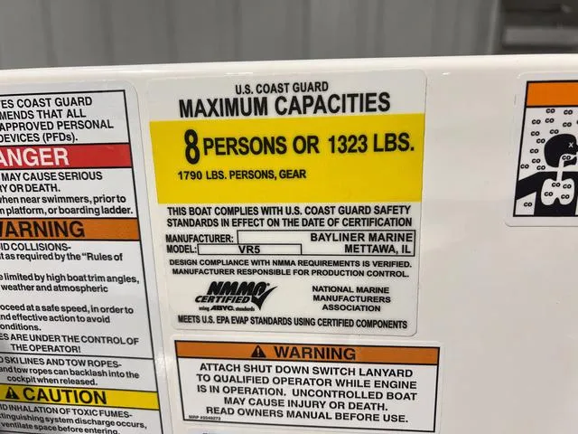 Slide: The Image of Bayliner VR5 Bowrider 2024 - 39