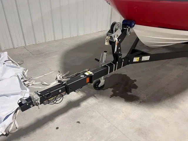 Slide: The Image of Bayliner VR5 Bowrider 2024 - 4