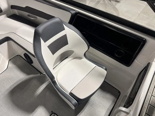 Slide: The Image of 2024 Yamaha Boats SX195 interior with captain's chair and dashboard. - 13