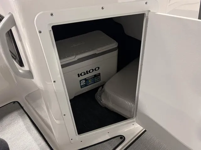 Slide: The Image of Storage compartment of 2024 Yamaha Boats SX195 with Igloo cooler inside. - 17
