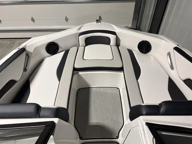 Slide: The Image of 2024 Yamaha Boats SX195 interior seating and bow area. - 25