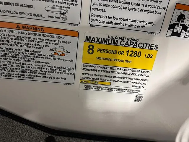 Slide: The Image of 2024 Yamaha Boats SX195 capacity label, 8 persons or 1280 lbs, safety warnings. - 32