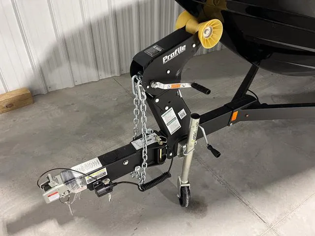 Slide: The Image of 2024 Yamaha Boats SX195 trailer hitch and winch system in a garage. - 4