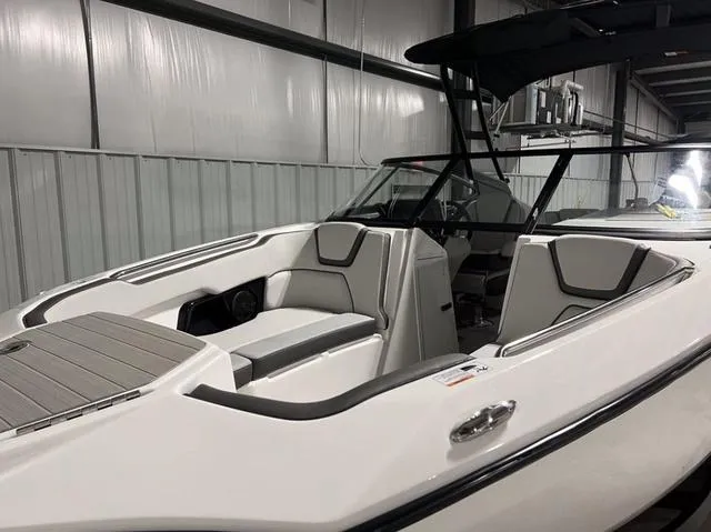 Slide: The Image of 2024 Yamaha Boats AR250 interior view in a warehouse. - 3