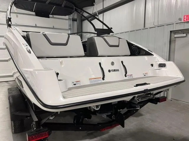 Slide: The Image of 2024 Yamaha Boats AR250 rear view in a showroom. - 4