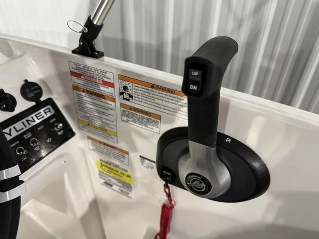 Slide: The Image of Bayliner M15 2024 - 21