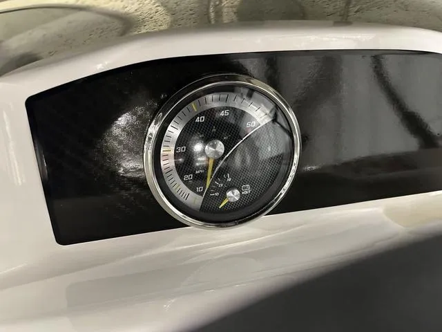 Slide: The Image of Bayliner M15 2024 - 23