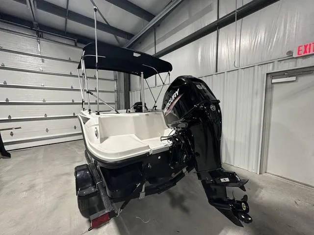 Slide: The Image of Bayliner M15 2024 - 3