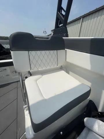 Slide: The Image of Bayliner DX 2250 2022 - 12