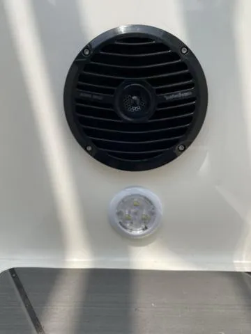 Slide: The Image of Bayliner DX 2250 2022 - 16