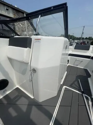 Slide: The Image of Bayliner DX 2250 2022 - 17